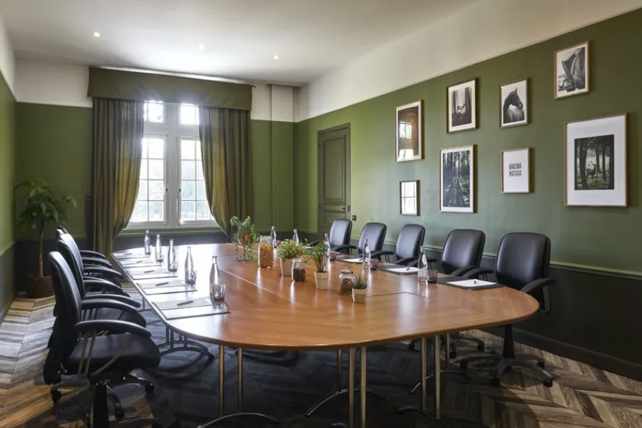 Grand Château de style Anglo-Normand à Chantilly - salle de réunion 5
