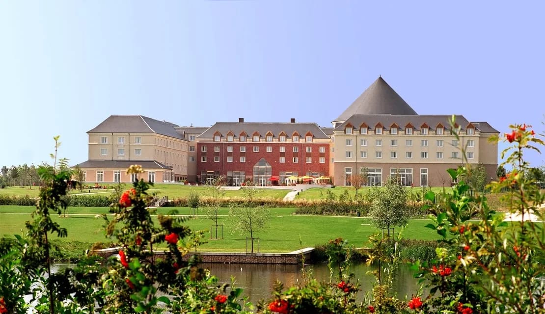 Grand Magic Hotel****